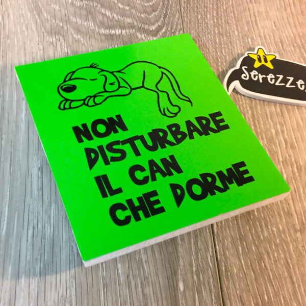 02-non_disturbare-dog_VERDE_quadretto_adesivo_serezze