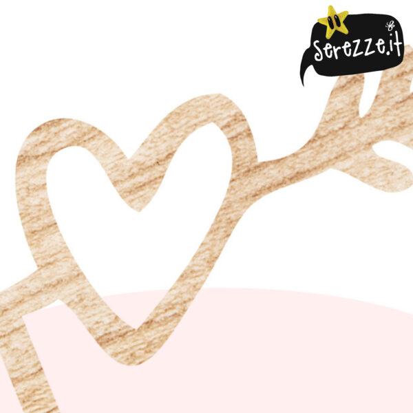 Cake topper con freccia e cuori. Un modo originale e molto personale per dare un tocco unico alla vostra torta nuziale. Vi basterà semplicemente inserirlo sulla base più alta della vostra torta di matrimonio per trasformare con stile il look della stessa. L’idea perfetta per impreziosire la torta nuziale. L’attenzione per i dettagli per il cake topper è tale che rappresenterà una vera e propria opera d’arte che valorizzerà al meglio il vostro taglio della torta con un tocco di eleganza e raffinatezza, a volte simpatia. Originale, particolare e gioioso, per sorprendere tutti nel momento della torta! Puoi adagiarlo sulla torta attraverso la bacchetta di cui è dotato, con molta attenzione e cura per evitare di danneggiarlo. Se sceglierai di personalizzare ancora di più il tuo topper cake, verrà progettato seguendo il mood scelto per l’evento e verrà realizzato con i materiali più ricercati e le tecniche più adatte per caratterizzare al meglio il vostro evento, possiamo aggiungere stoffe, nastri, lustrini, quello che più vi rappresenta. Sarà emozionante vedere come le vostre idee si trasformano in realtà.