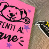 03-attenti_al_cane_ROSA_quadretto_adesivo_serezze