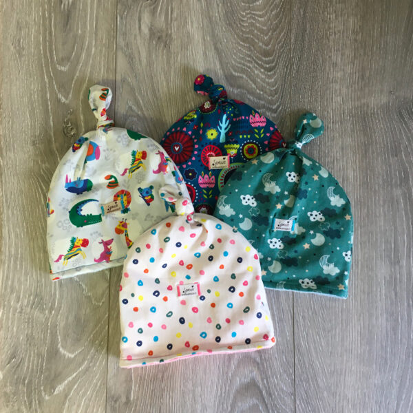 07-CUFFIA_mesi_ricamo_baby_serezze