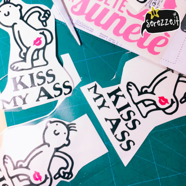 01_kiss_my_ass_adesivo_serezze adesivo