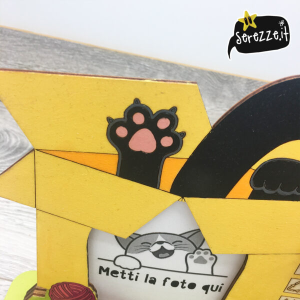 04_CASETTAfoto_GATTO2-nero-giallo_profilo-laser_serezze porta foto